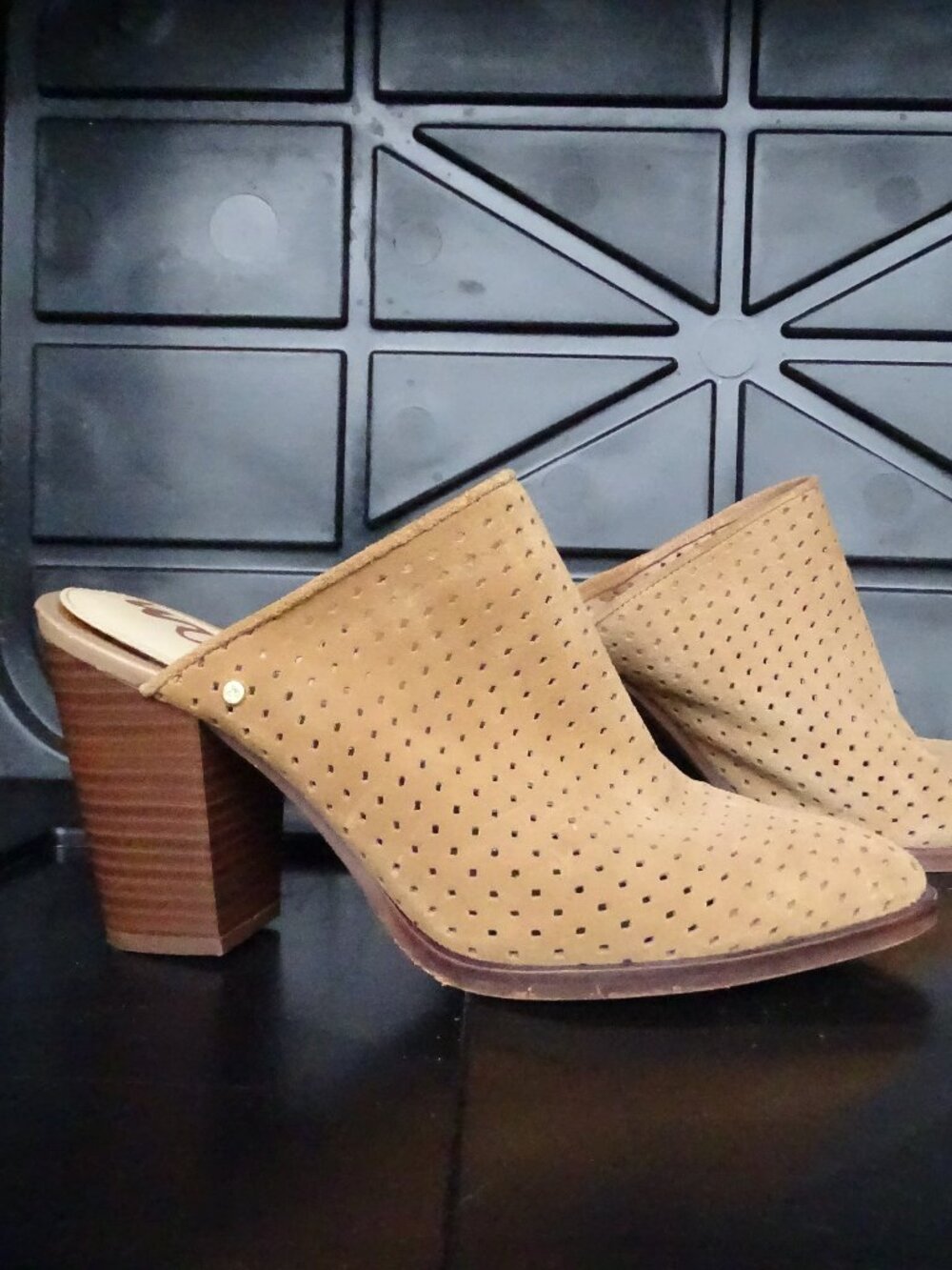 Sam Edelman Tan Perforated Suede Block Heel Mules Size 8.5 Clogs Stacked Wood